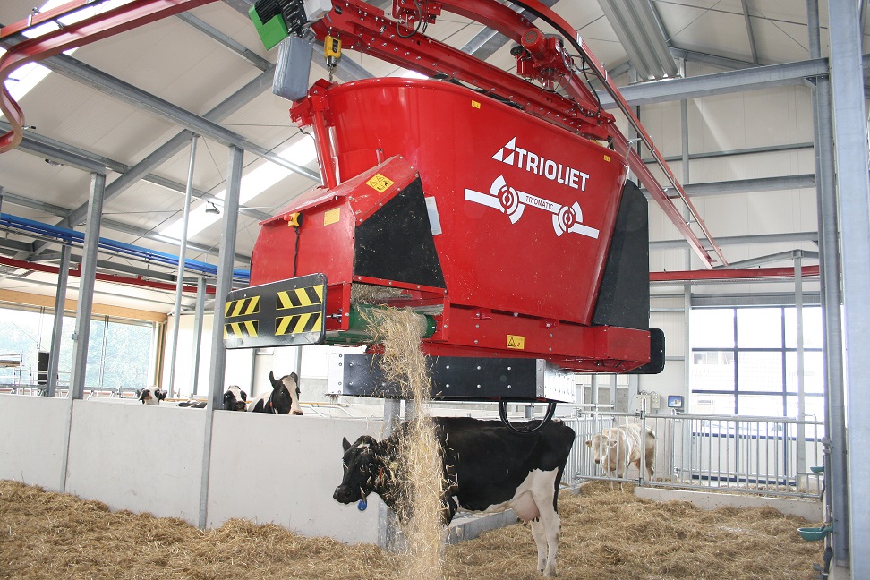 einstreu roboter-einstreusystem-stroheinstreu-automatische stroheinstreu